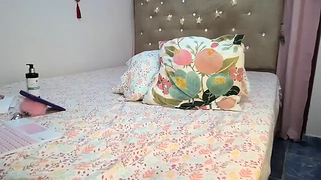 Snapshot of sofia8428 chatting on February 28, 2026, 12:43 am sofia8428 online show from February 28, 2026, 12:43 am