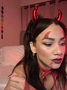 Snapshot of sofia8428 chatting on October 28, 2025, 12:33 am sofia8428 online show from October 28, 2025, 12:33 am