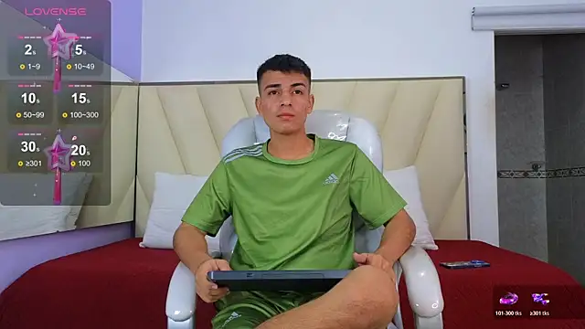 Hotboy21  online show from November 9, 2025, 3:54 am