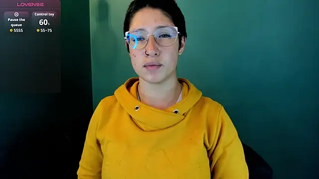 Elaine87  online show from November 13, 2025, 7:29 pm