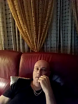 Alexis Bull online show from October 26, 2025, 11:05 pm