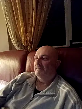 Alexis Bull online show from December 3, 2025, 10:42 pm