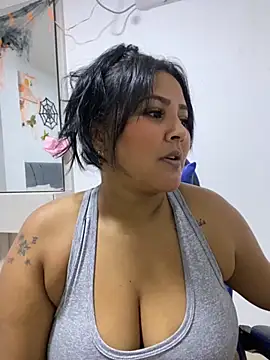 Snapshot of sashaoficial_ chatting on November 17, 2025, 10:36 pm sashaoficial online show from November 17, 2025, 10:36 pm