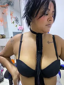 Snapshot of sashaoficial_ chatting on November 18, 2025, 11:15 pm sashaoficial online show from November 18, 2025, 11:15 pm