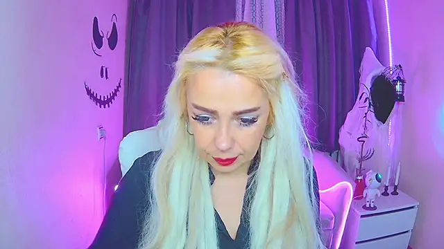 Snapshot of KatrinaCharm chatting on November 2, 2025, 7:13 am KatrinaCharm online show from November 2, 2025, 7:13 am