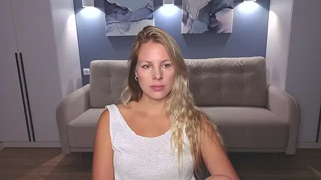 Snapshot of MelanieBennett chatting on September 12, 2025, 6:13 am MelanieBennett online show from September 12, 2025, 6:13 am