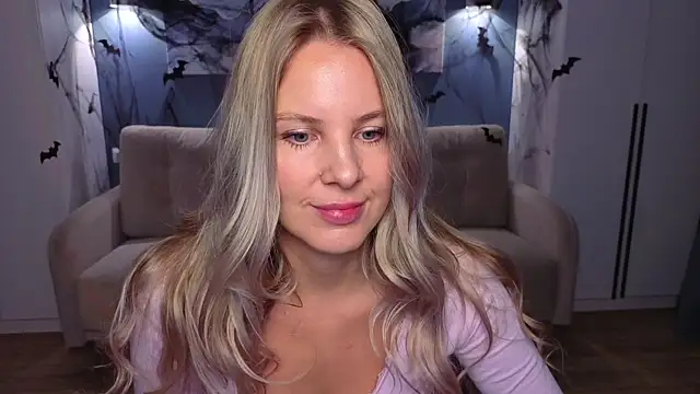 Snapshot of MelanieBennett chatting on October 27, 2025, 6:14 am MelanieBennett online show from October 27, 2025, 6:14 am