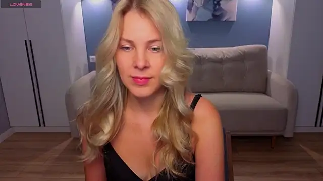 MelanieBennett online show from June 17, 2026, 7:19 am