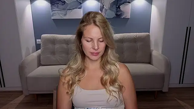 Snapshot of MelanieBennett chatting on September 16, 2025, 6:14 am MelanieBennett online show from September 16, 2025, 6:14 am