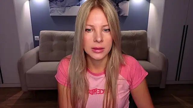 Snapshot of MelanieBennett chatting on September 25, 2025, 6:08 am MelanieBennett online show from September 25, 2025, 6:08 am