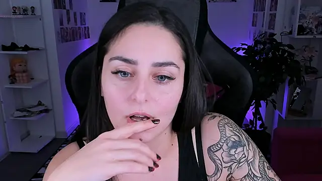 ValeriiMills online show from January 13, 2026, 2:43 pm