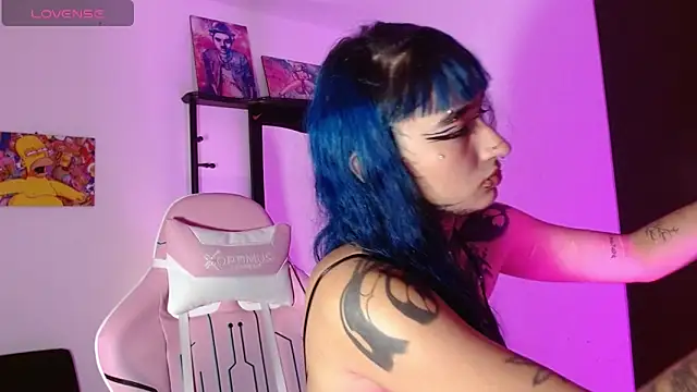 Snapshot of SharaRoss1 chatting on November 12, 2025, 3:32 am SharaRoss1 online show from November 12, 2025, 3:32 am