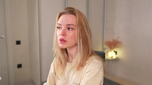 Cyberheart  online show from November 9, 2025, 6:01 pm