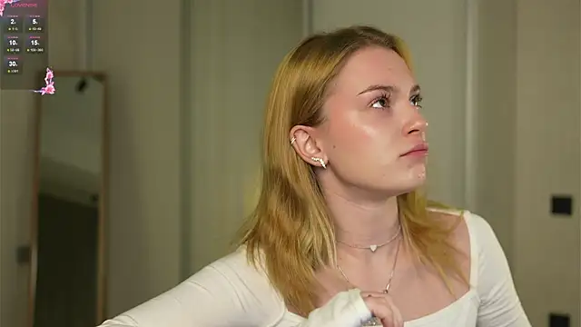 Cyberheart  online show from November 24, 2025, 6:52 pm