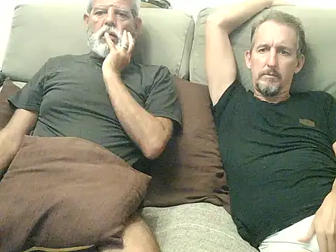 Snapshot of CasalcwBR chatting on April 8, 2026, 10:33 pm CasalcwBR online show from April 8, 2026, 10:33 pm