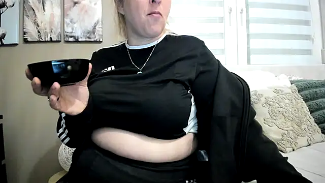 chupasexy online show from April 19, 2026, 8:11 pm