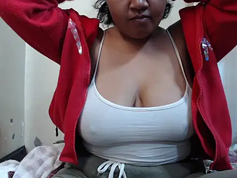Snapshot of Anialovie chatting on July 3, 2026, 11:06 am Anialovie online show from July 3, 2026, 11:06 am