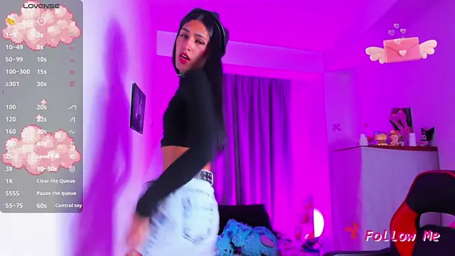 SkylerBennet online show from November 13, 2025, 1:53 am