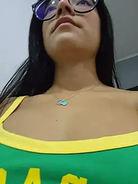 Snapshot of Pretty_roxxyy chatting on November 29, 2025, 1:00 pm Pretty roxxyy online show from November 29, 2025, 1:00 pm