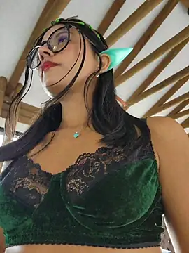 Snapshot of Pretty_roxxyy chatting on November 8, 2025, 1:03 pm Pretty roxxyy online show from November 8, 2025, 1:03 pm