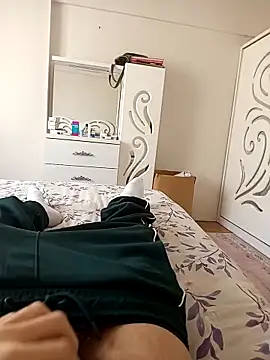 Snapshot of leona633 chatting on December 2, 2025, 9:44 am leona633 online show from December 2, 2025, 9:44 am