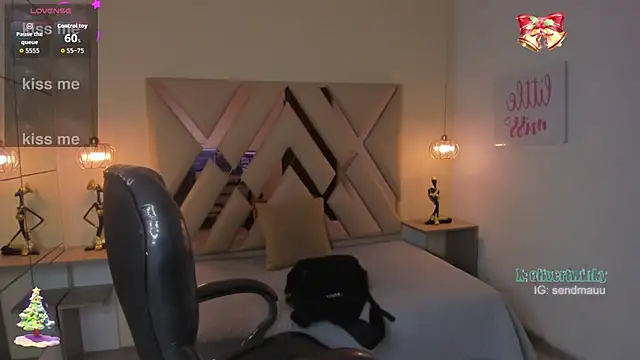 OliverTwinky online show from November 14, 2025, 1:37 pm