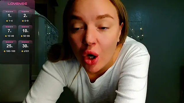 Snapshot of Eva___forever chatting on December 5, 2025, 2:10 am Eva forever online show from December 5, 2025, 2:10 am