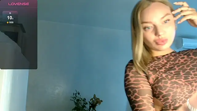 Snapshot of Eva___forever chatting on September 15, 2025, 1:50 am Eva   forever online show from September 15, 2025, 1:50 am