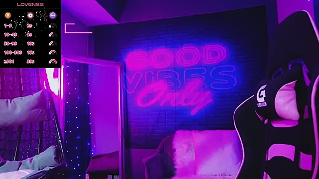 Snapshot of AlessiaCroft chatting on December 3, 2025, 5:08 am AlessiaCroft online show from December 3, 2025, 5:08 am