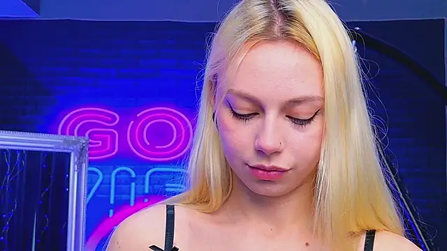 AlessiaCroft online show from April 6, 2026, 4:08 am