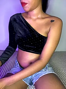 Snapshot of selena_mia chatting on October 1, 2025, 4:55 pm selena mia online show from October 1, 2025, 4:55 pm