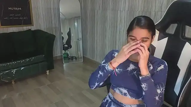 Snapshot of clementine_t chatting on December 15, 2025, 12:44 pm clementine t online show from December 15, 2025, 12:44 pm