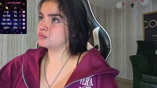 Snapshot of clementine_t chatting on November 23, 2025, 1:21 pm clementine t online show from November 23, 2025, 1:21 pm