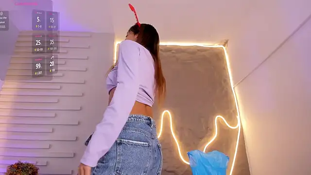 Dulce Quintana online show from December 15, 2025, 12:33 pm