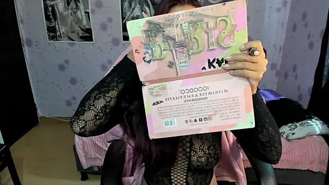 Medussa katt online show from November 24, 2025, 7:14 pm