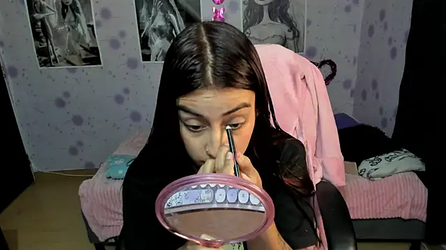 Medussa katt online show from November 26, 2025, 10:21 pm