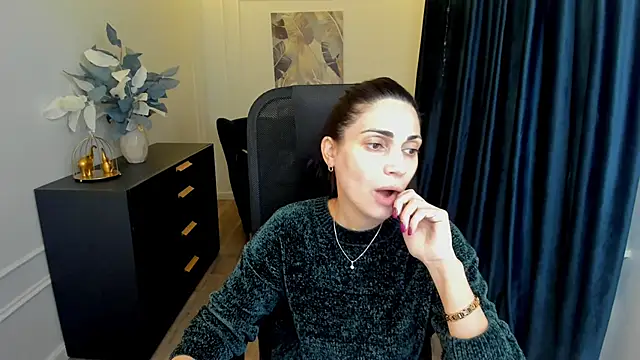 Snapshot of AllaYerty chatting on November 12, 2025, 11:47 am AllaYerty online show from November 12, 2025, 11:47 am