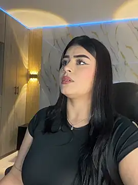 Snapshot of Kariina__69 chatting on February 5, 2026, 3:35 am Kariina 69 online show from February 5, 2026, 3:35 am