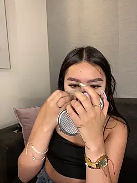 Cristina pinkk online show from November 5, 2025, 3:09 am