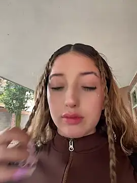 Baby  Otaku online show from April 13, 2026, 5:06 pm