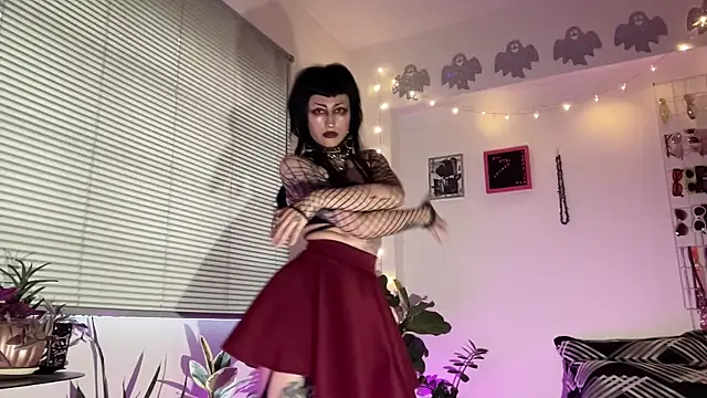 ELENA UMBRA online show from May 13, 2026, 10:39 pm