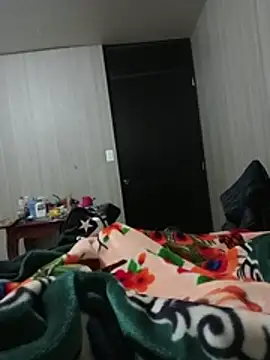 luuiss12 online show from December 1, 2025, 6:47 am