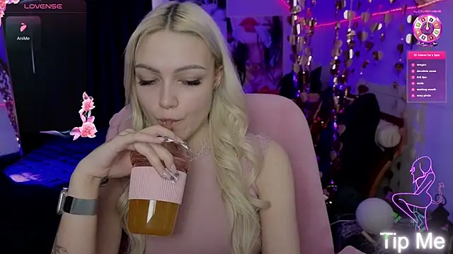 LinaLirian online show from April 14, 2026, 10:09 am