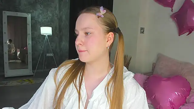 Snapshot of Candy_Cansew chatting on June 5, 2026, 6:52 am Candy Cansew online show from June 5, 2026, 6:52 am