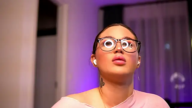 Snapshot of AryaDeluna chatting on November 26, 2025, 7:36 pm AryaDeluna online show from November 26, 2025, 7:36 pm