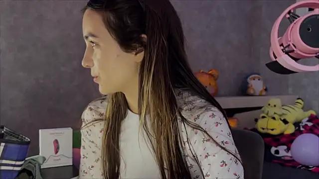 Snapshot of CupSizeGirl chatting on February 13, 2026, 3:28 am CupSizeGirl online show from February 13, 2026, 3:28 am