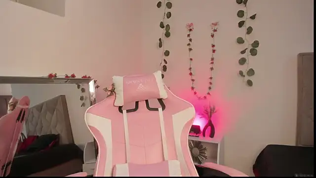 Paprika  online show from September 27, 2025, 5:19 pm