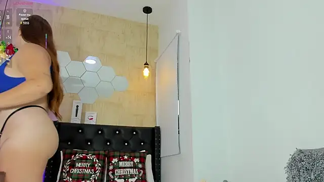 valentina-diiaz online show from December 5, 2025, 2:15 pm