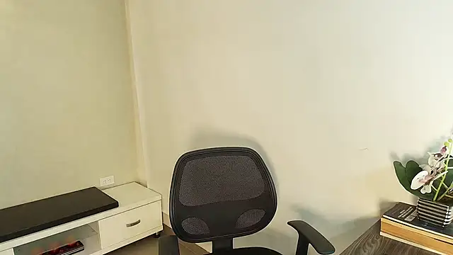  Victoria Collins online show from October 11, 2025, 11:11 am