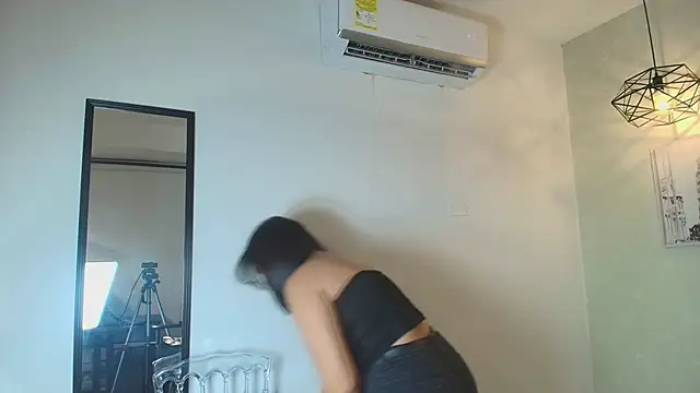  Victoria Collins online show from April 1, 2026, 11:44 am